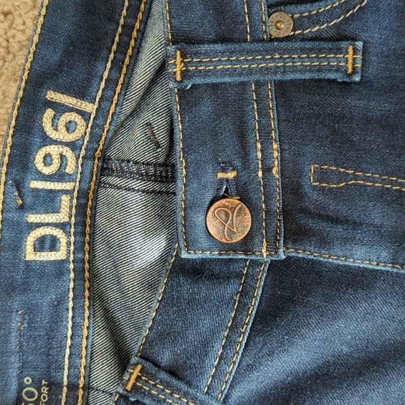 DL1961 4 Way Stretch 360 Comfort Kate Slim Straight Dark Wash Jeans EUC Size 27 - Picture 6 of 16